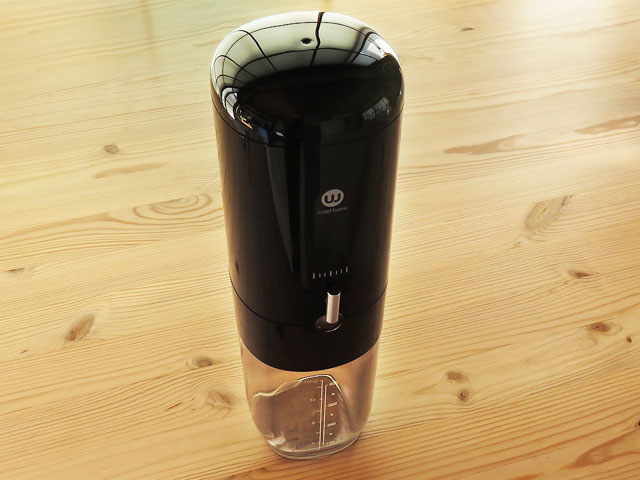 テーブルに置かれた、Wiswell Water Dripper 水出しコーヒーメーカー