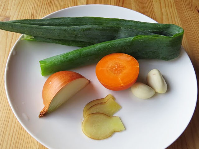 野菜くず-自家製、魚介つけ麺の作り方