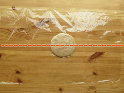 ラップを使った絞り袋の作り方、手順1