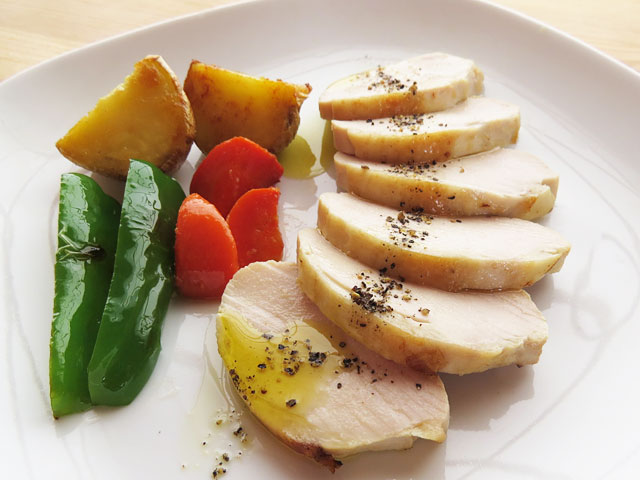 しっとりやわらかい 鶏むね肉のコンフィ