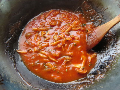 きのことベーコンのトマトソースパスタの作り方/レシピ
