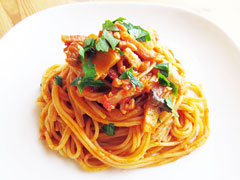 きのことベーコンのトマトソースパスタ