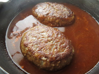 牛すじハンバーグと煮込んだスープで作る美味しいハンバーグソースの作り方/レシピ
