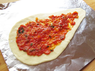 自家製ナンで作るナンピザのレシピ/作り方