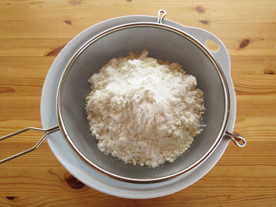 小麦粉と片栗粉を合わせる-つけ麺用/自家製麺
