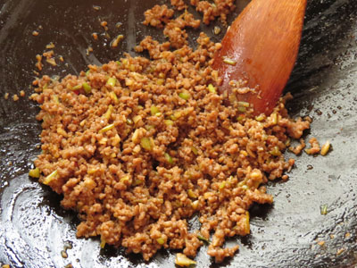 出来上がった担々麺用の肉味噌