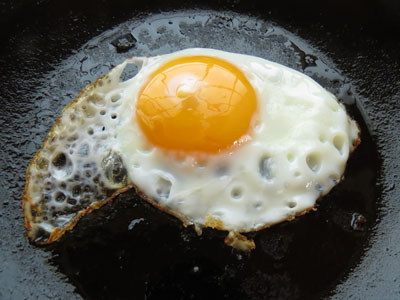 目玉焼きを作る