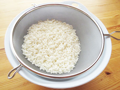 もち米の水を切る