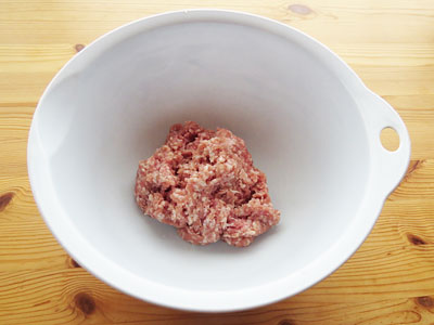 ボウルに入れた挽き肉