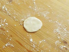 潰して広がった餃子の生地