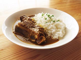 「豚骨スープで作る濃厚とんこつカレー」