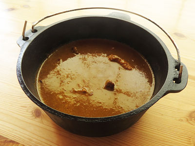 弱火でさらに煮込んで仕上げたカレー