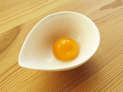 生卵を黄身と白身に分ける