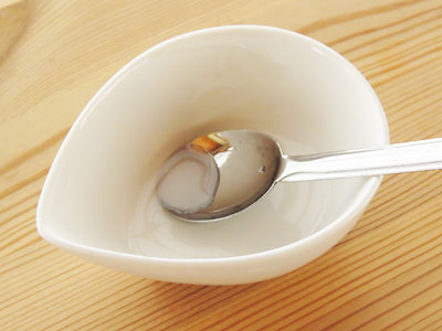 小皿に入った水溶き片栗粉