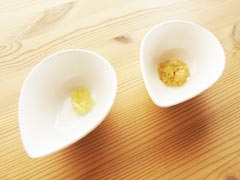 すりおろした生姜とニンニク