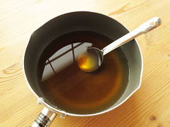 どんつゆの材料を入れた鍋