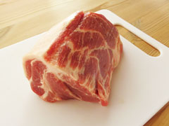 豚肩ロースのブロック肉500g。