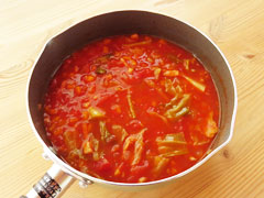 出来上がったスープパスタ用のトマトスープ。