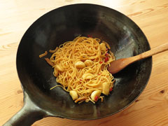 出来上がった和風にんにくパスタ。