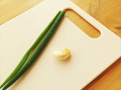 分量の目安。にんにくと小ねぎ