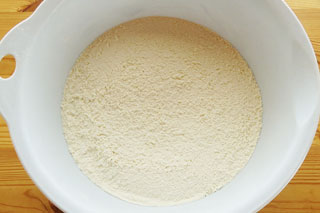 濾して混ぜ合わせた小麦粉。