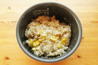 かき混ぜた栗ご飯。