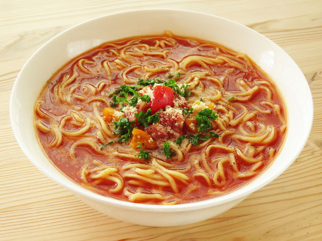 インスタントラーメンで作ったトマトラーメン