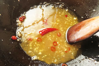 乳化したアンチョビのパスタソース